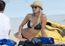 Elin nordegren bikini candids 5/6