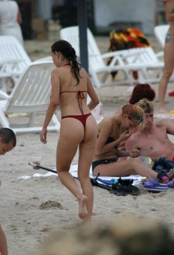 Amateur girls on beach 20 31/72