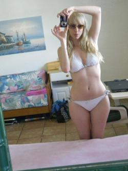 Sexy amateur blonde posing 27 55/69