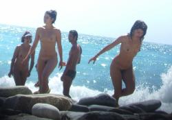 Amateur girls on beach 14 10/55