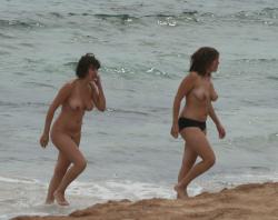 Amateur girls on beach 15 32/48