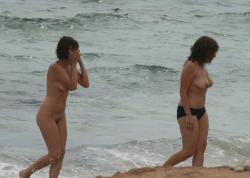 Amateur girls on beach 15 33/48