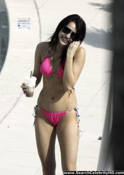 Miley cyrus - bikini candids at the fontainebleau hotel in miami - celebrity 13/28