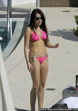 Miley cyrus - bikini candids at the fontainebleau hotel in miami - celebrity 15/28