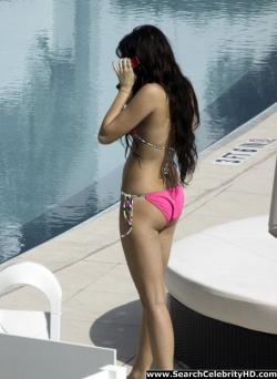 Miley cyrus - bikini candids at the fontainebleau hotel in miami - celebrity 16/28