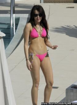 Miley cyrus - bikini candids at the fontainebleau hotel in miami - celebrity 18/28