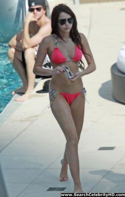 Miley cyrus - bikini candids at the fontainebleau hotel in miami - celebrity 23/28