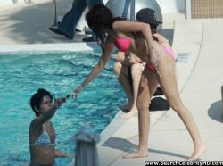 Miley cyrus - bikini candids at the fontainebleau hotel in miami - celebrity 28/28