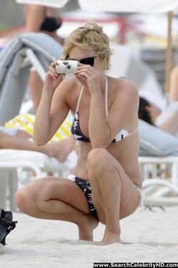 Chloe sevigny shows off bikini body in miami beach - celebrity 5/20
