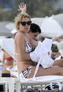 Chloe sevigny shows off bikini body in miami beach - celebrity 18/20