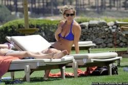 Bar refaeli - bikini nipslip candids in porto cervo - celebrity 16/21