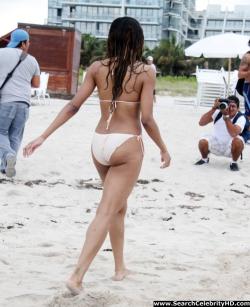 Ciara - bikini candids in miami - celebrity 22/24
