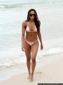 Ciara - bikini candids in miami - celebrity 24/24