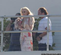 Lindsay lohan - topless photoshoot candids in miami - celebrity 23/26