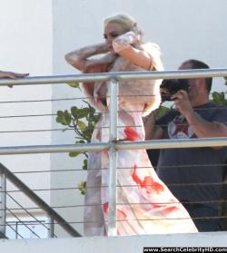 Lindsay lohan - topless photoshoot candids in miami - celebrity 26/26