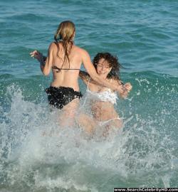 Maria menounos - bikini candids in miami - celebrity 6/17