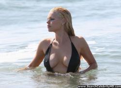 Sophie monk - nipslip candids at private beach in california - celebrity 5/6