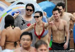 Katy perry - bikini candids at atlantis paradise island - celebrity 12/20