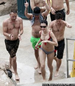 Katy perry - bikini candids at atlantis paradise island - celebrity 19/20