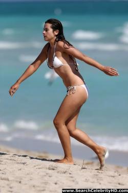 Amelia warner in bikini at the beach in miami - celebrity 3/9