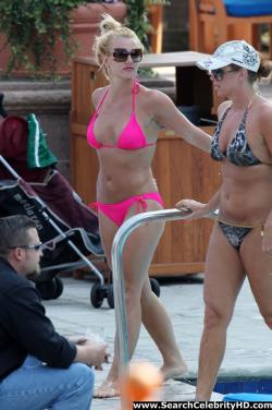 Britney spears in pink bikini in marina del rey - celebrity 3/19