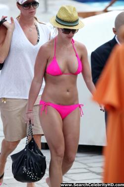 Britney spears in pink bikini in marina del rey - celebrity 9/19