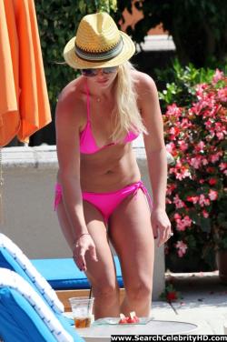 Britney spears in pink bikini in marina del rey - celebrity 12/19