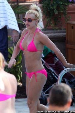 Britney spears in pink bikini in marina del rey - celebrity 14/19