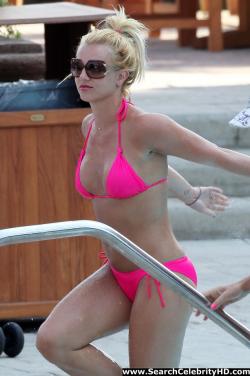 Britney spears in pink bikini in marina del rey - celebrity 19/19
