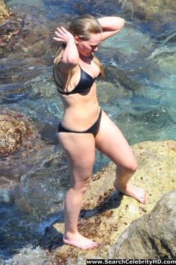Hilary duff - bikini candids in capri - celebrity 14/24