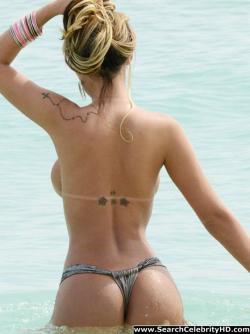 Andressa urach strips topless bikini photos on beach in miami - celebrity 9/14