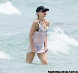 Gwen stefani bikini candids at a beach in miami 7/31