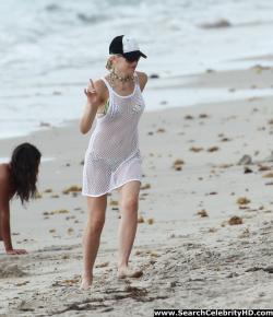 Gwen stefani bikini candids at a beach in miami 16/31