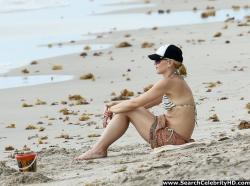 Gwen stefani bikini candids at a beach in miami 24/31