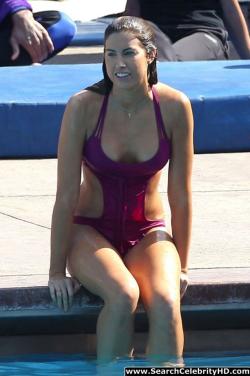 Katherine webb rocks a hot pink cut-out bathing suit 27/33