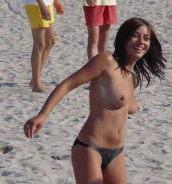 Tits on the beach 15/43