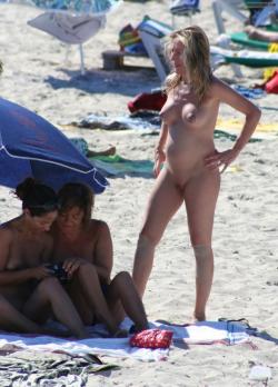 Nudist beach 15(57 pics)