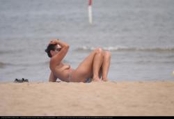 Topless girls on the beach - 112 27/48