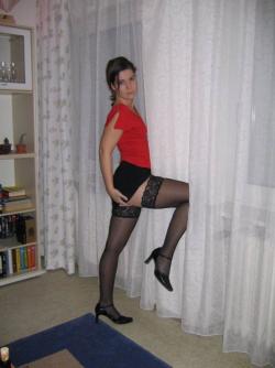 Petite brunette likes to change and to play 1/32