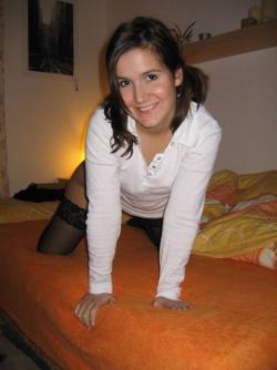 Petite brunette likes to change and to play 13/32