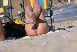 Nude girls on the beach - 255 5/32