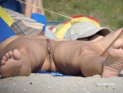 Nude girls on the beach - 357 33/45