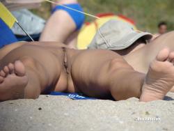 Nude girls on the beach - 357 38/45