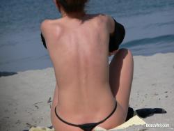 Topless girls on the beach - 234 39/43