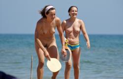 Nude girls on the beach - 261 33/34
