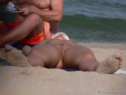 Nude girls on the beach - 256 26/32