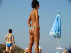 Topless girls on the beach - 048 - part 3 4/36