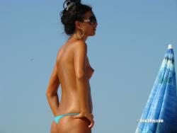 Topless girls on the beach - 048 - part 3 9/36