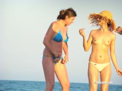 Topless girls on the beach - 282 28/48