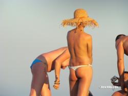Topless girls on the beach - 282 33/48